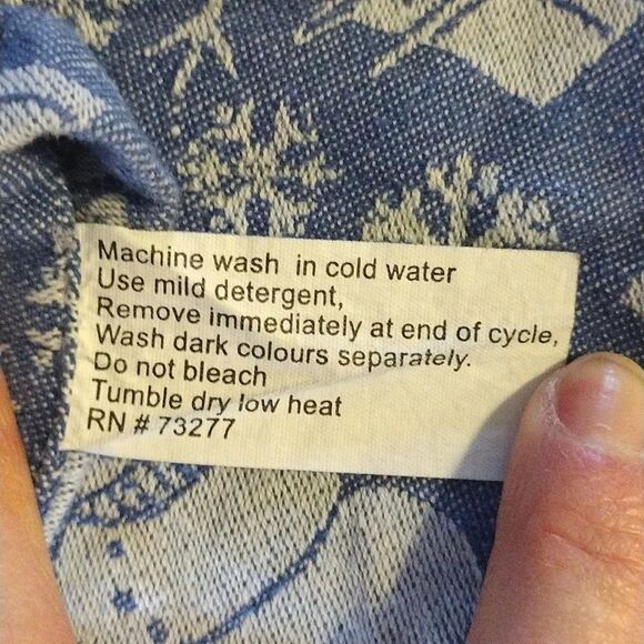 VTG Blue White Snowman Textured Print Christmas Table Cloth 52" x 75" - Picture 7 of 7